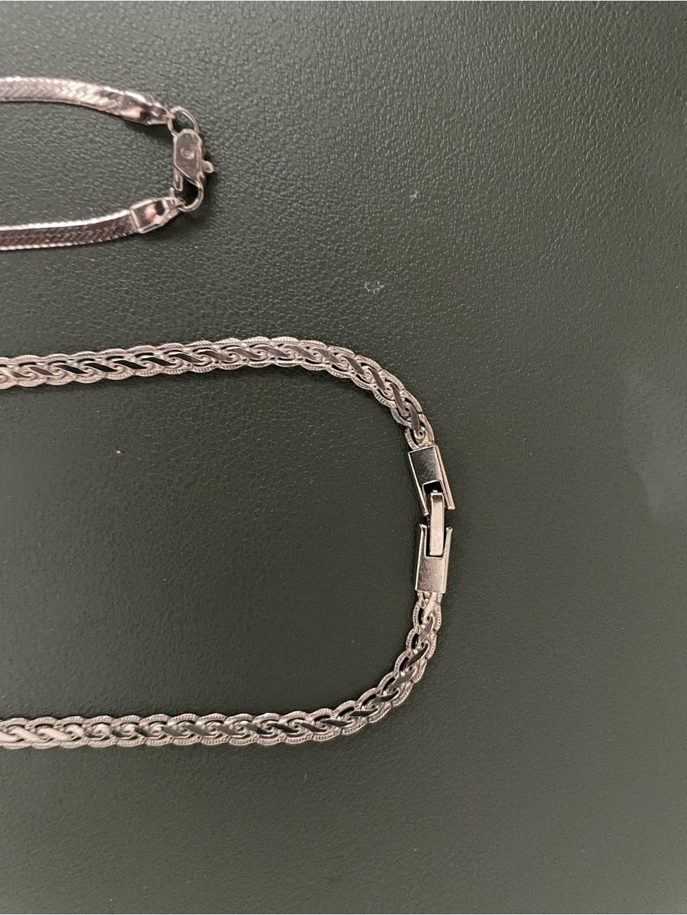 Lot of Silver-Plated Herringbone Chain Necklaces for Women - Picture 7 of 11